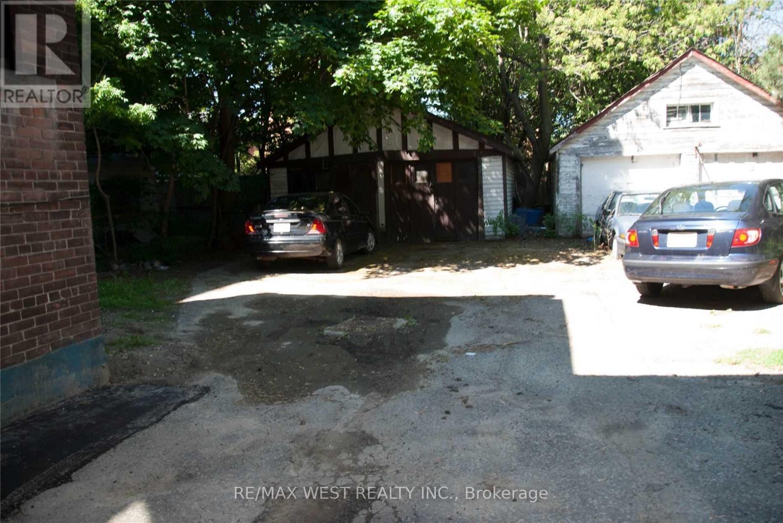 4 - 152 Dowling Avenue, Toronto, Ontario  M6K 3A6 - Photo 8 - W12599236