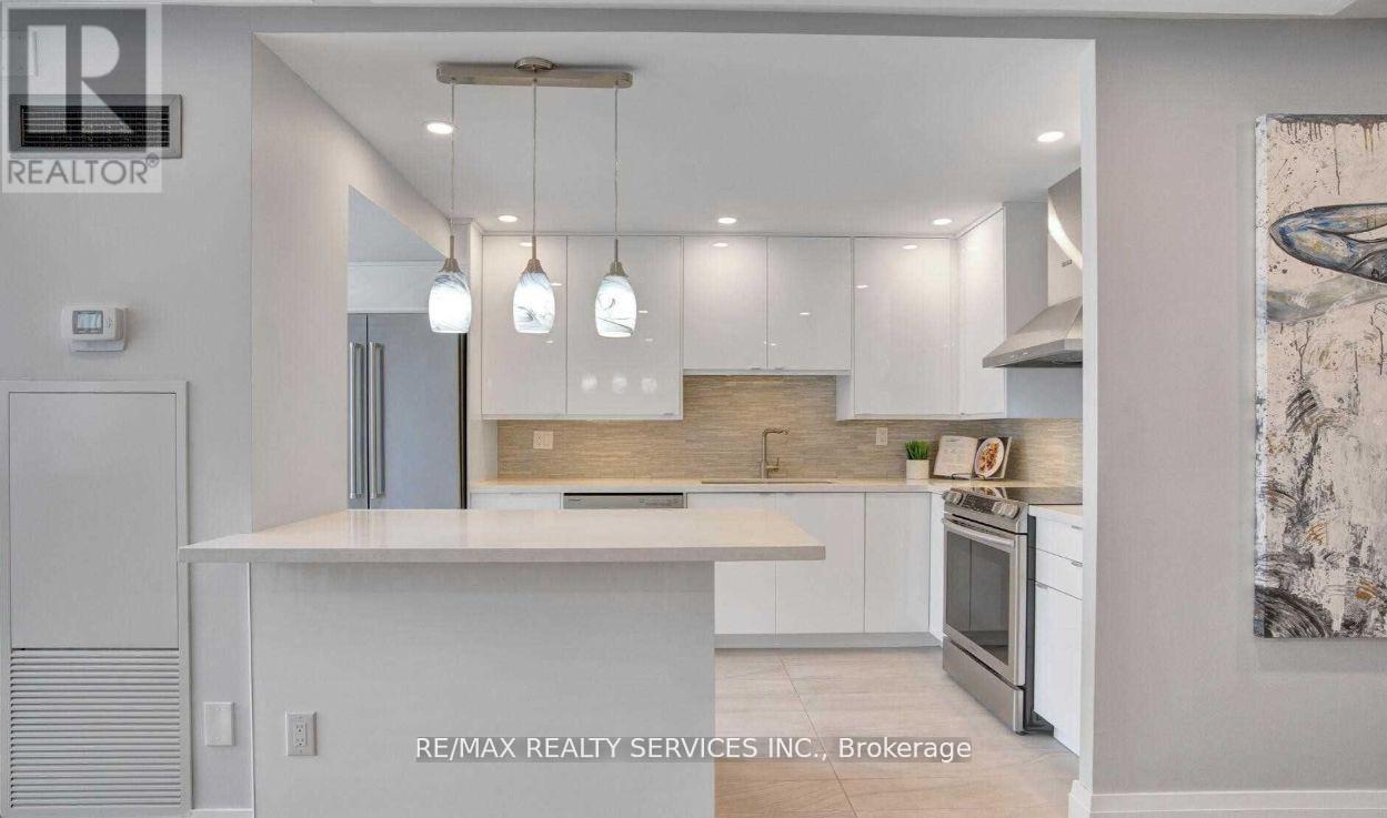 407 - 350 Webb Drive, Mississauga, Ontario  L5B 3W4 - Photo 11 - W12599262