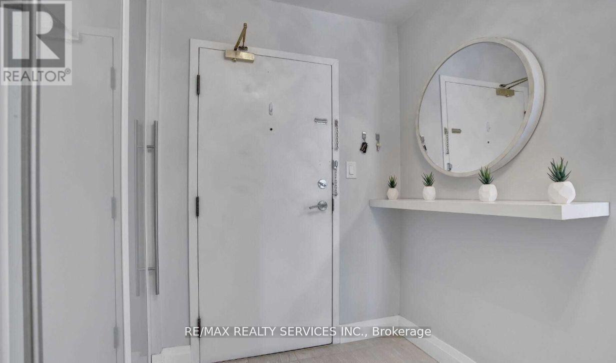 407 - 350 Webb Drive, Mississauga, Ontario  L5B 3W4 - Photo 4 - W12599262