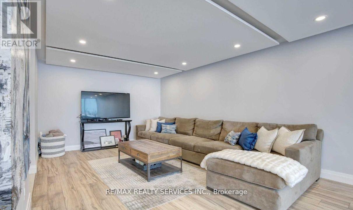 407 - 350 Webb Drive, Mississauga, Ontario  L5B 3W4 - Photo 5 - W12599262