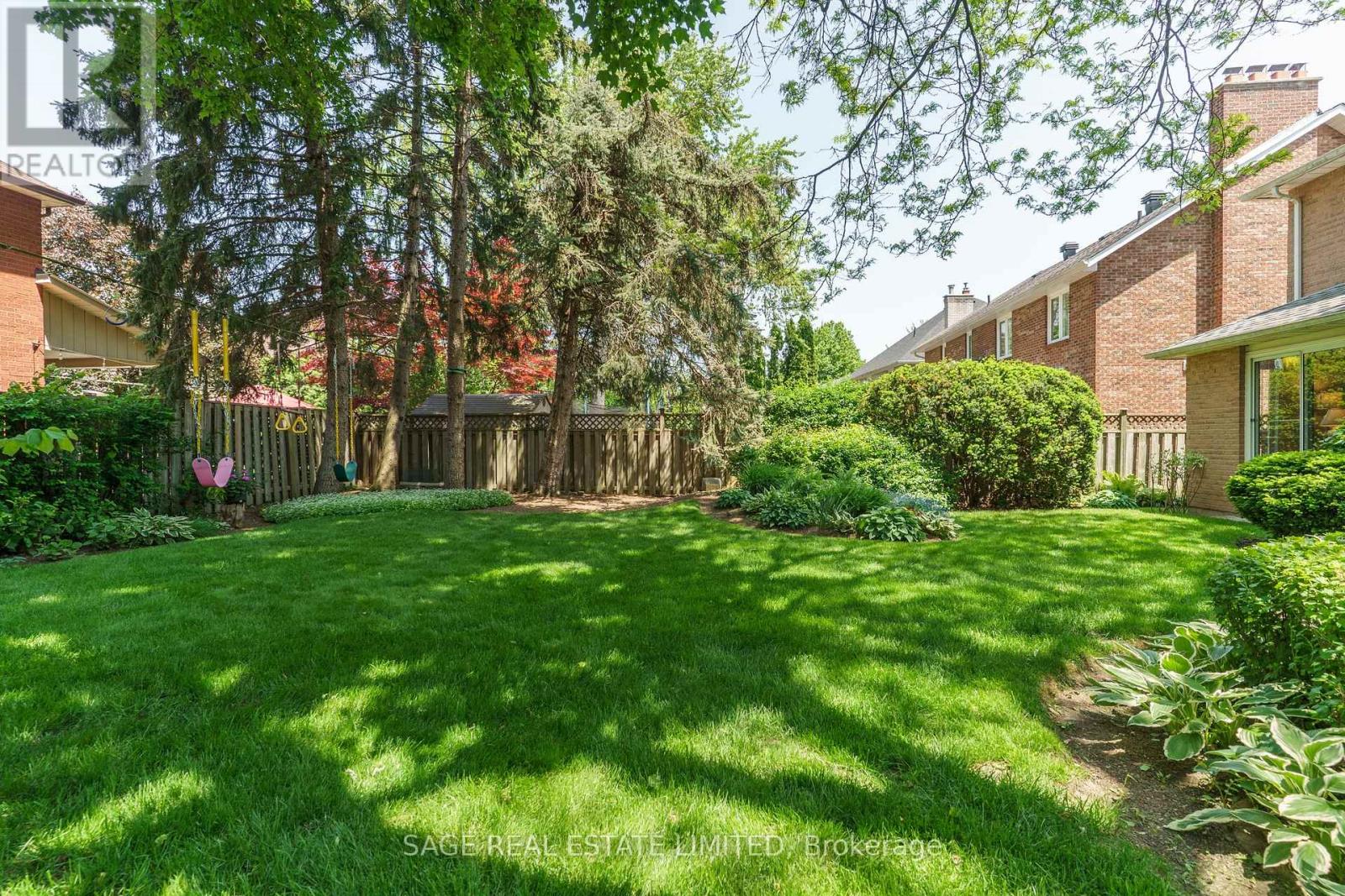 1859 Sherwood Forrest Circle, Mississauga, Ontario  L5K 2G6 - Photo 42 - W12599268