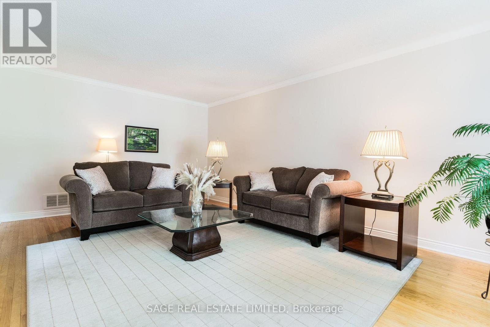 1859 Sherwood Forrest Circle, Mississauga, Ontario  L5K 2G6 - Photo 5 - W12599268