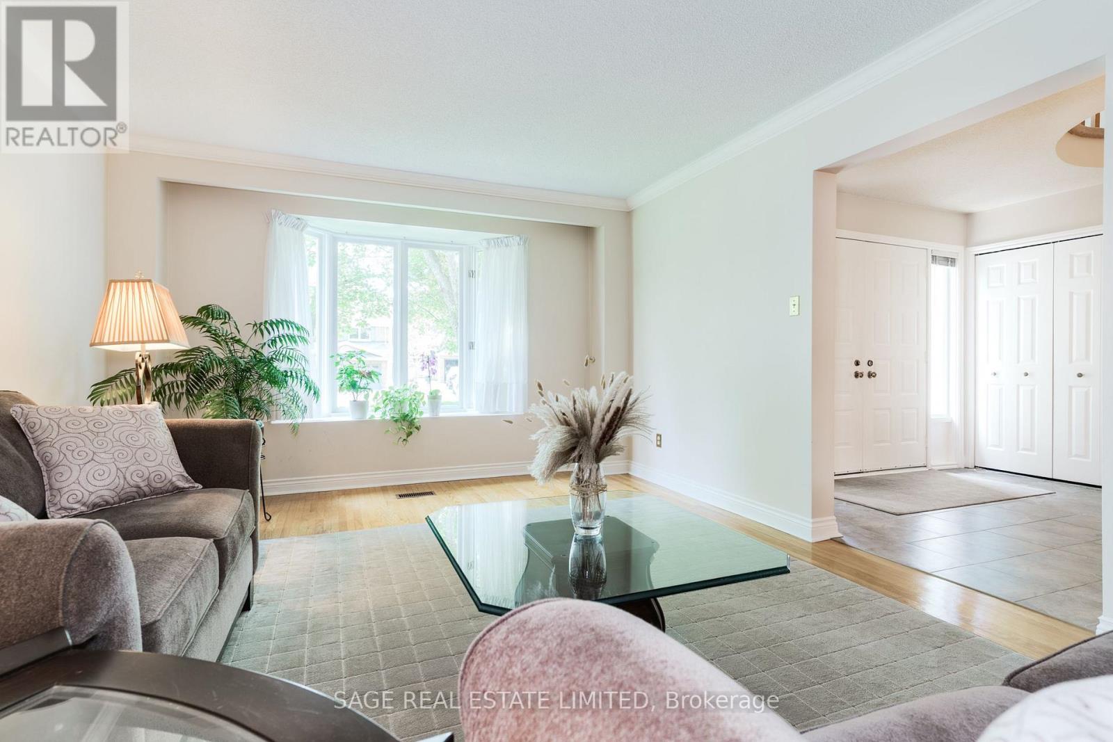 1859 Sherwood Forrest Circle, Mississauga, Ontario  L5K 2G6 - Photo 6 - W12599268