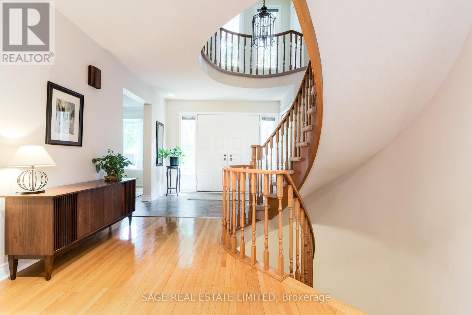 1859 Sherwood Forrest Circle, Mississauga, Ontario  L5K 2G6 - Photo 7 - W12599268