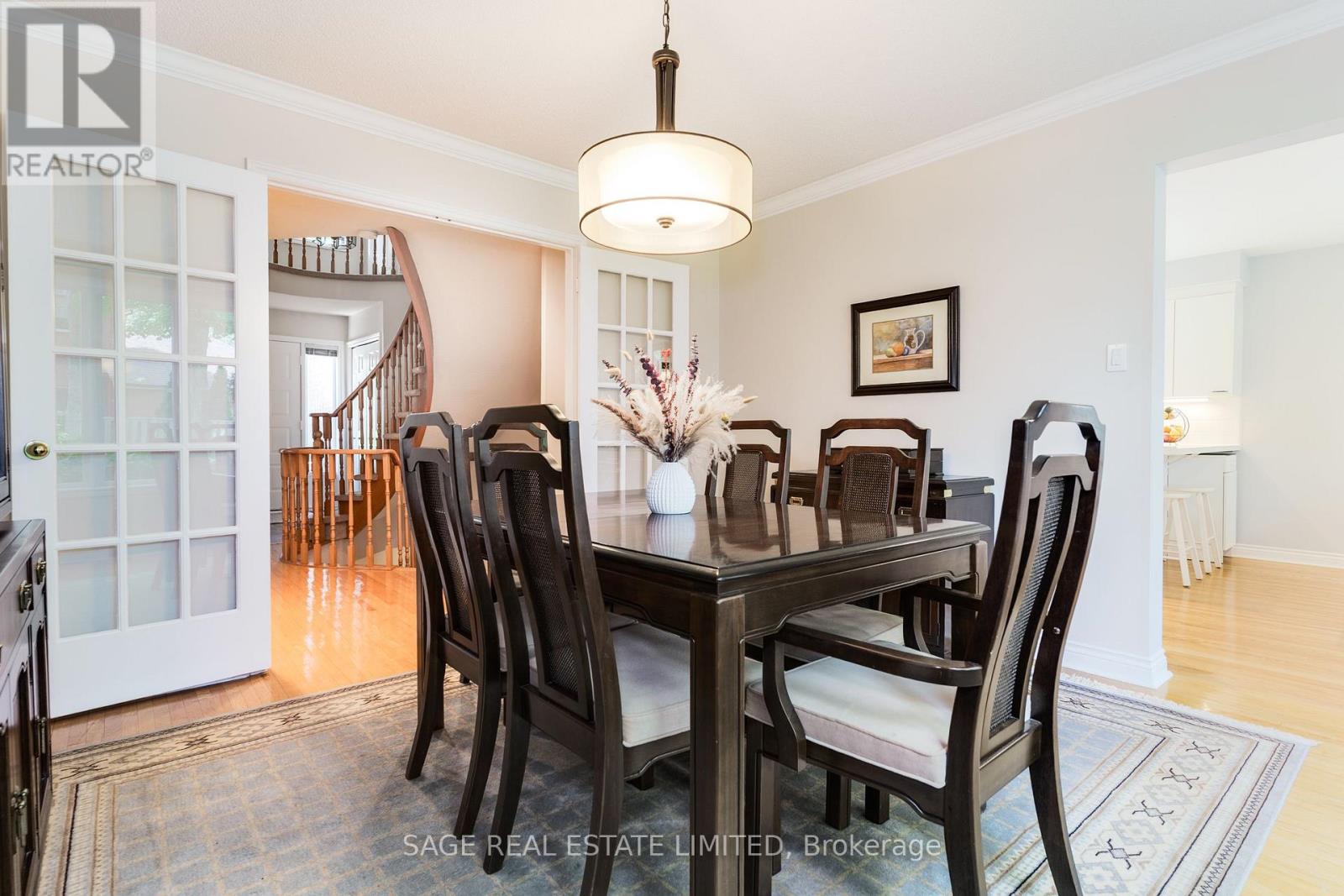 1859 Sherwood Forrest Circle, Mississauga, Ontario  L5K 2G6 - Photo 8 - W12599268