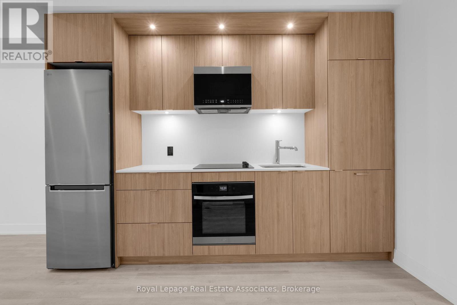 714 - 60 Central Park Roadway, Toronto, Ontario  M9A 3K1 - Photo 3 - W12599334