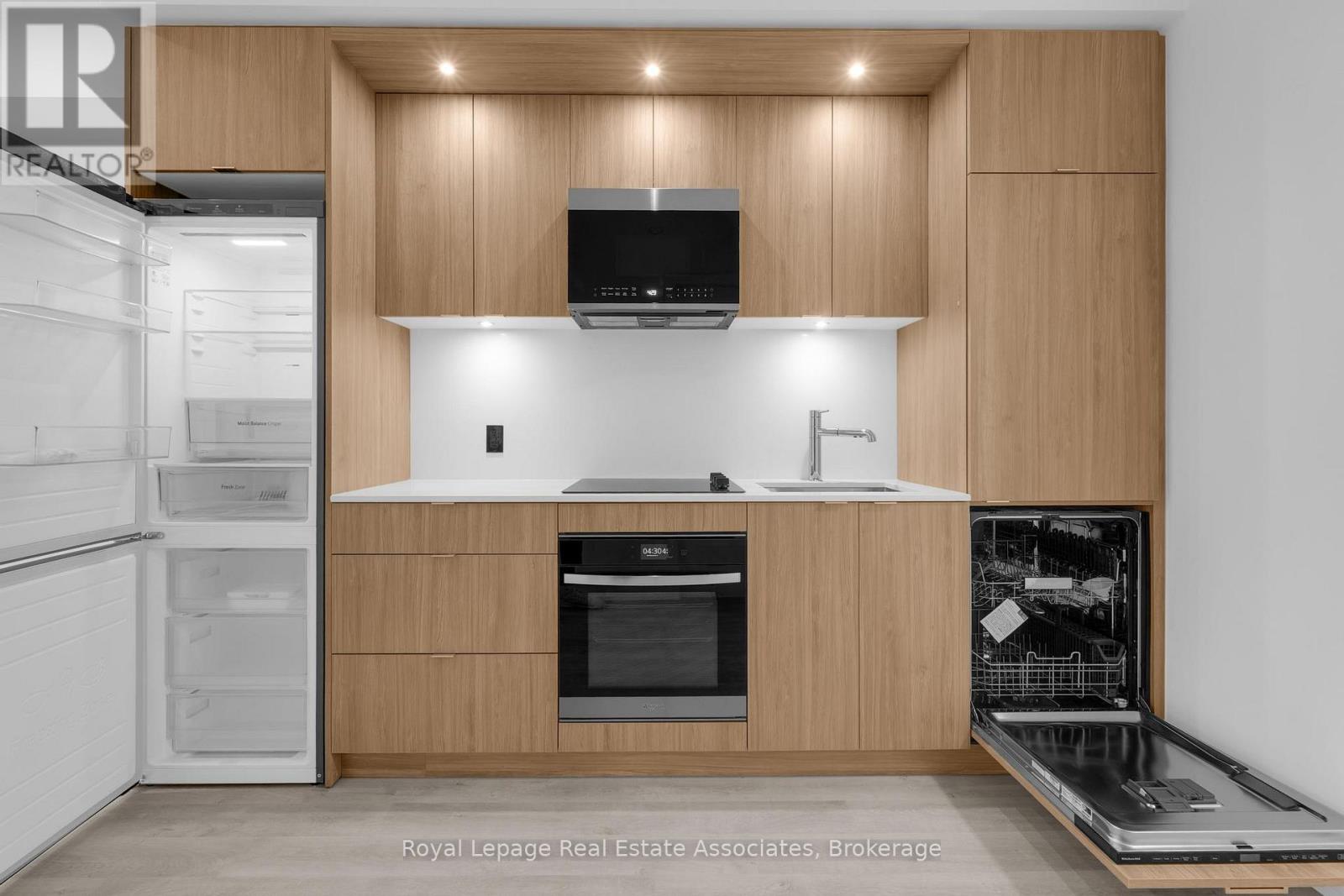 714 - 60 Central Park Roadway, Toronto, Ontario  M9A 3K1 - Photo 4 - W12599334