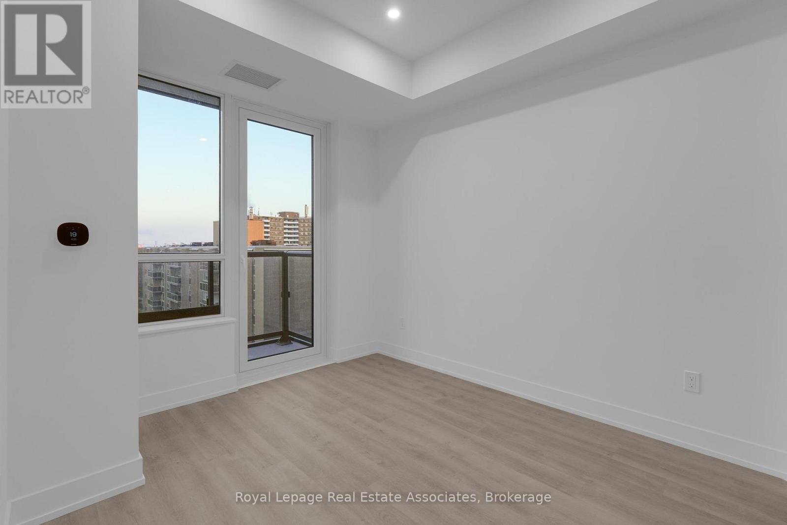 714 - 60 Central Park Roadway, Toronto, Ontario  M9A 3K1 - Photo 8 - W12599334