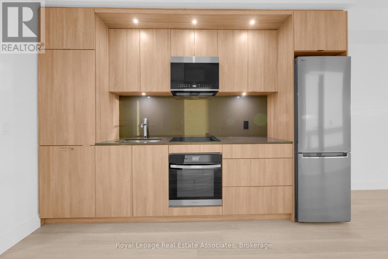 1008 - 60 Central Park Roadway, Toronto, Ontario  M9A 3K1 - Photo 3 - W12599342