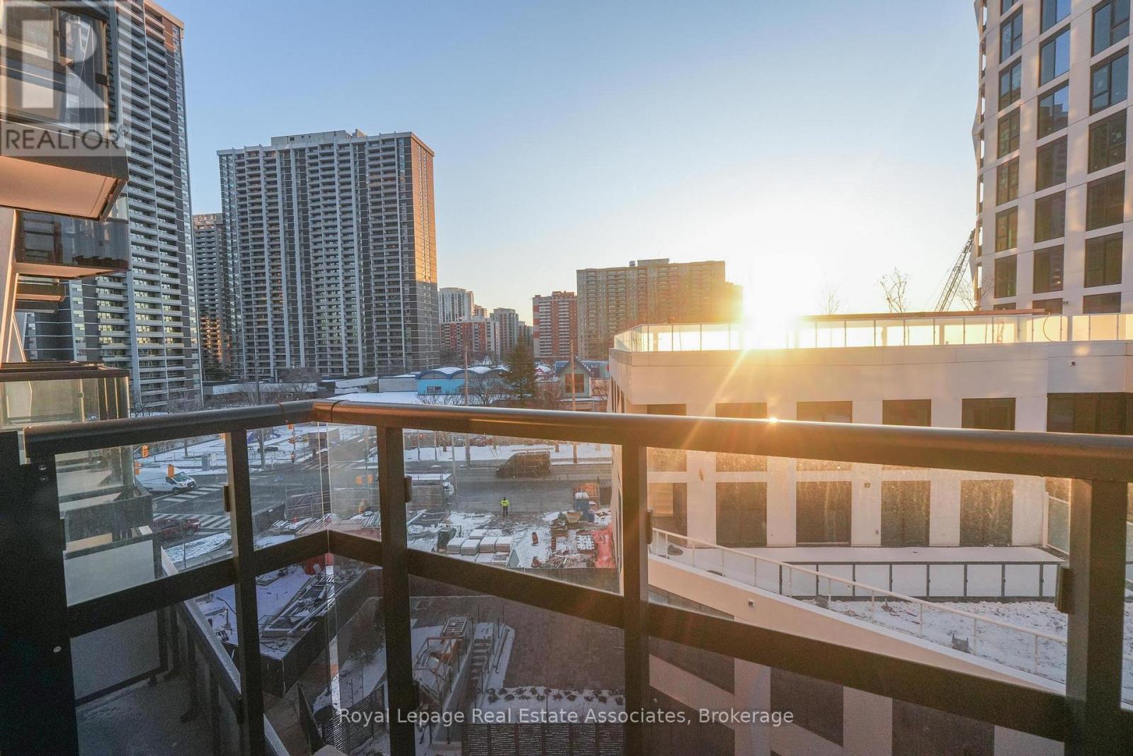 611 - 60 Central Park Roadway, Toronto, Ontario  M9A 3K1 - Photo 10 - W12599348