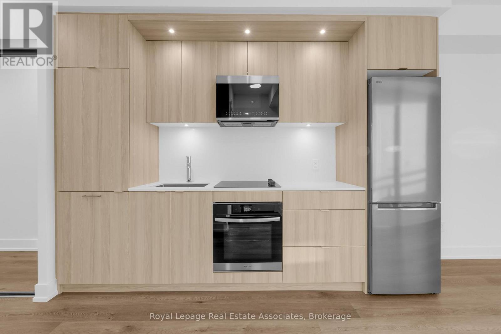 611 - 60 Central Park Roadway, Toronto, Ontario  M9A 3K1 - Photo 3 - W12599348