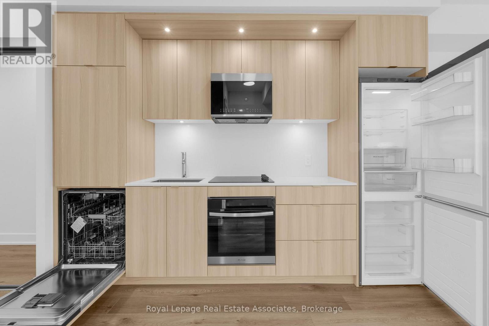 611 - 60 Central Park Roadway, Toronto, Ontario  M9A 3K1 - Photo 4 - W12599348