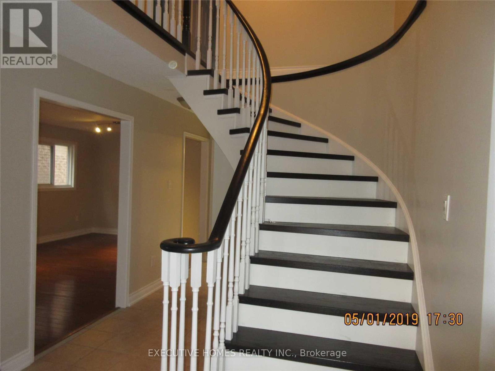 74 Hudson Drive, Brampton, Ontario  L6Y 4K8 - Photo 2 - W12599360