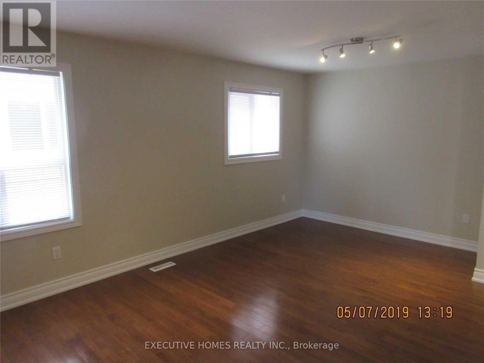 74 Hudson Drive, Brampton, Ontario  L6Y 4K8 - Photo 5 - W12599360