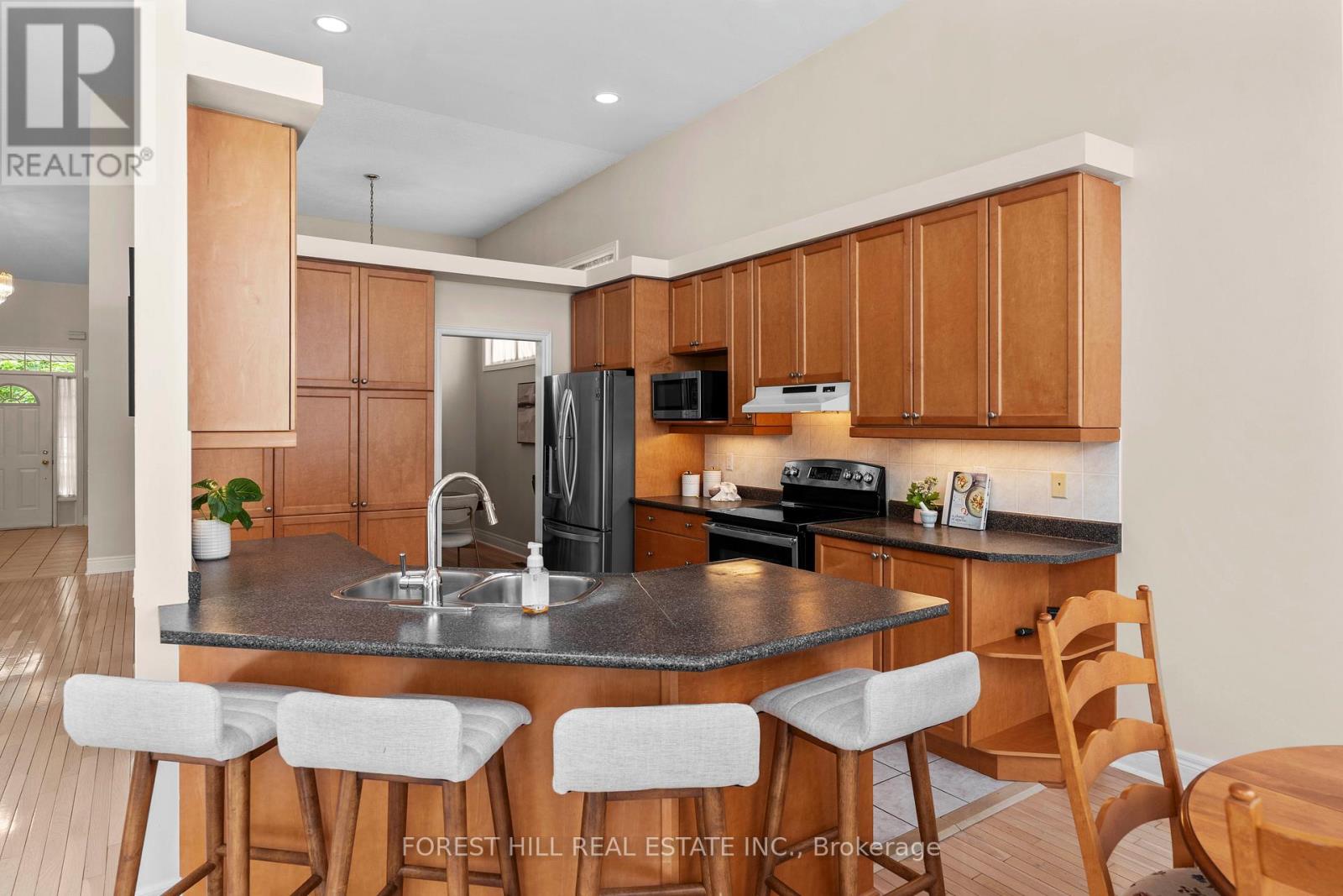 2210 Tiger Road, Burlington, Ontario  L7M 4W9 - Photo 13 - W12599382