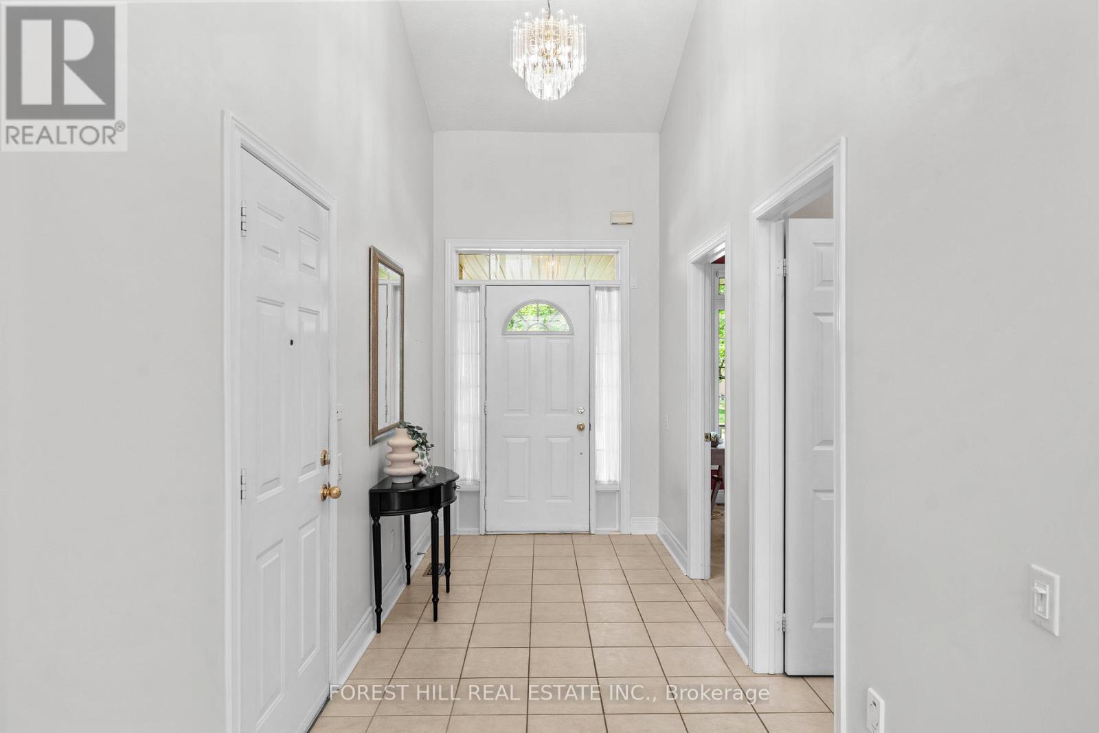 2210 Tiger Road, Burlington, Ontario  L7M 4W9 - Photo 4 - W12599382