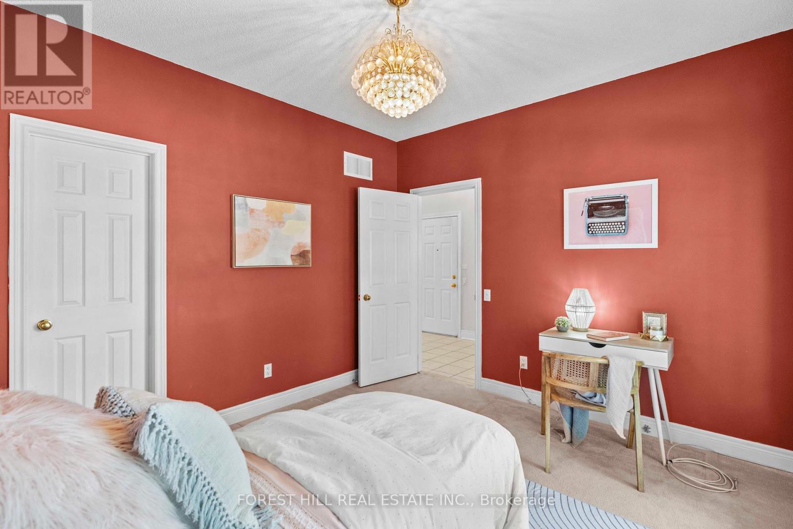 2210 Tiger Road, Burlington, Ontario  L7M 4W9 - Photo 6 - W12599382