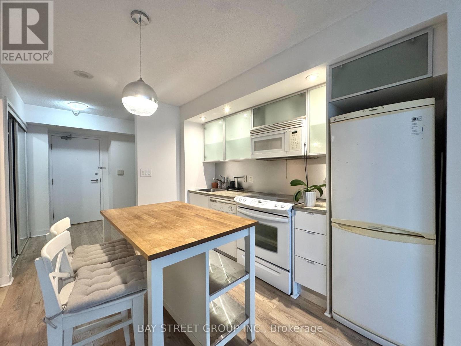 1111 - 25 Telegram Mews, Toronto, Ontario M5V 3Z1 - Photo 10 - C12592128