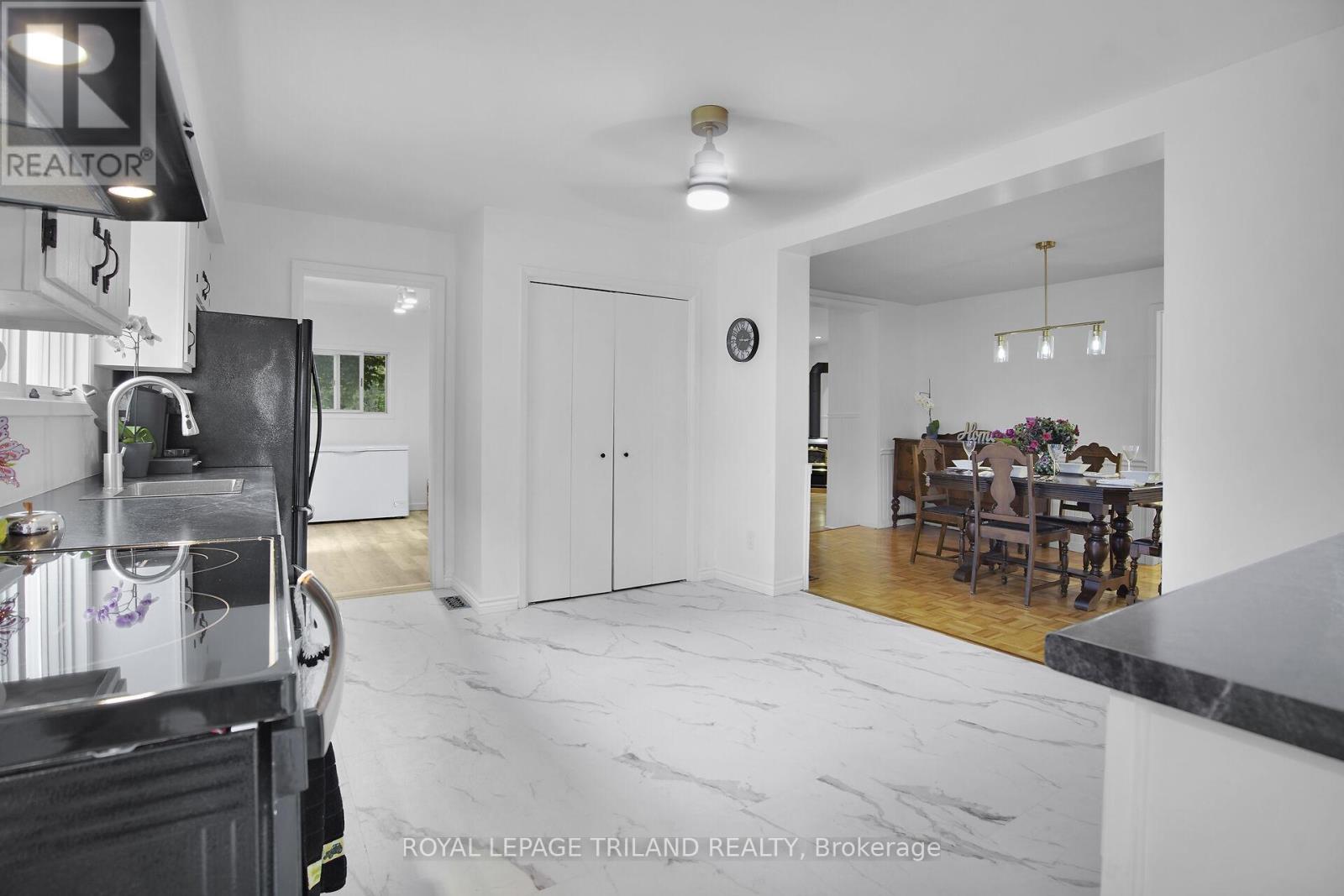 209 Water Street, Lucan Biddulph, Ontario  N0M 2J0 - Photo 3 - X12599454