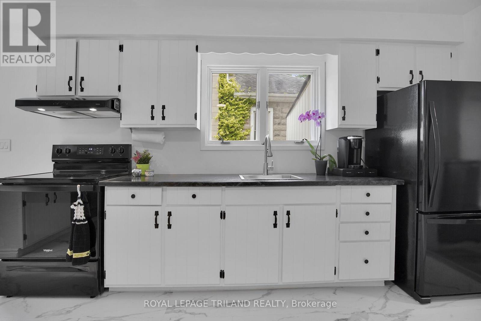 209 Water Street, Lucan Biddulph, Ontario  N0M 2J0 - Photo 5 - X12599454