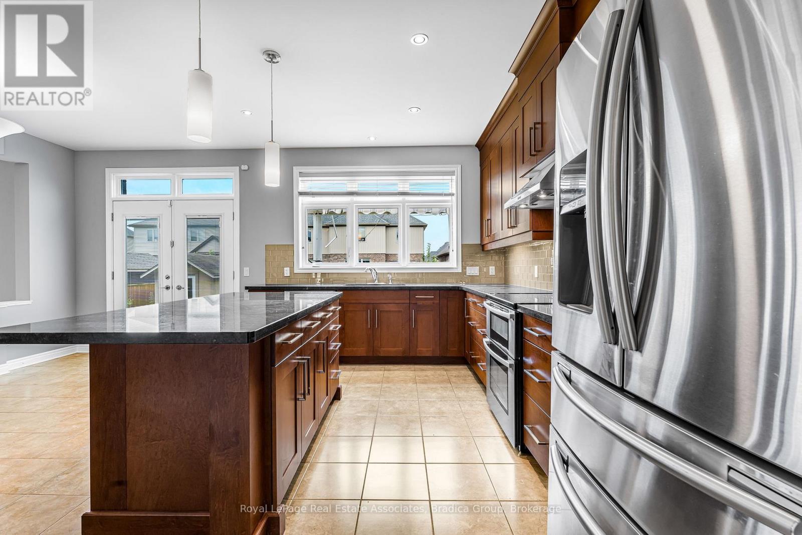 17 Trailwood Drive, Welland, Ontario L3C 0B6 - Photo 8 - X12599322