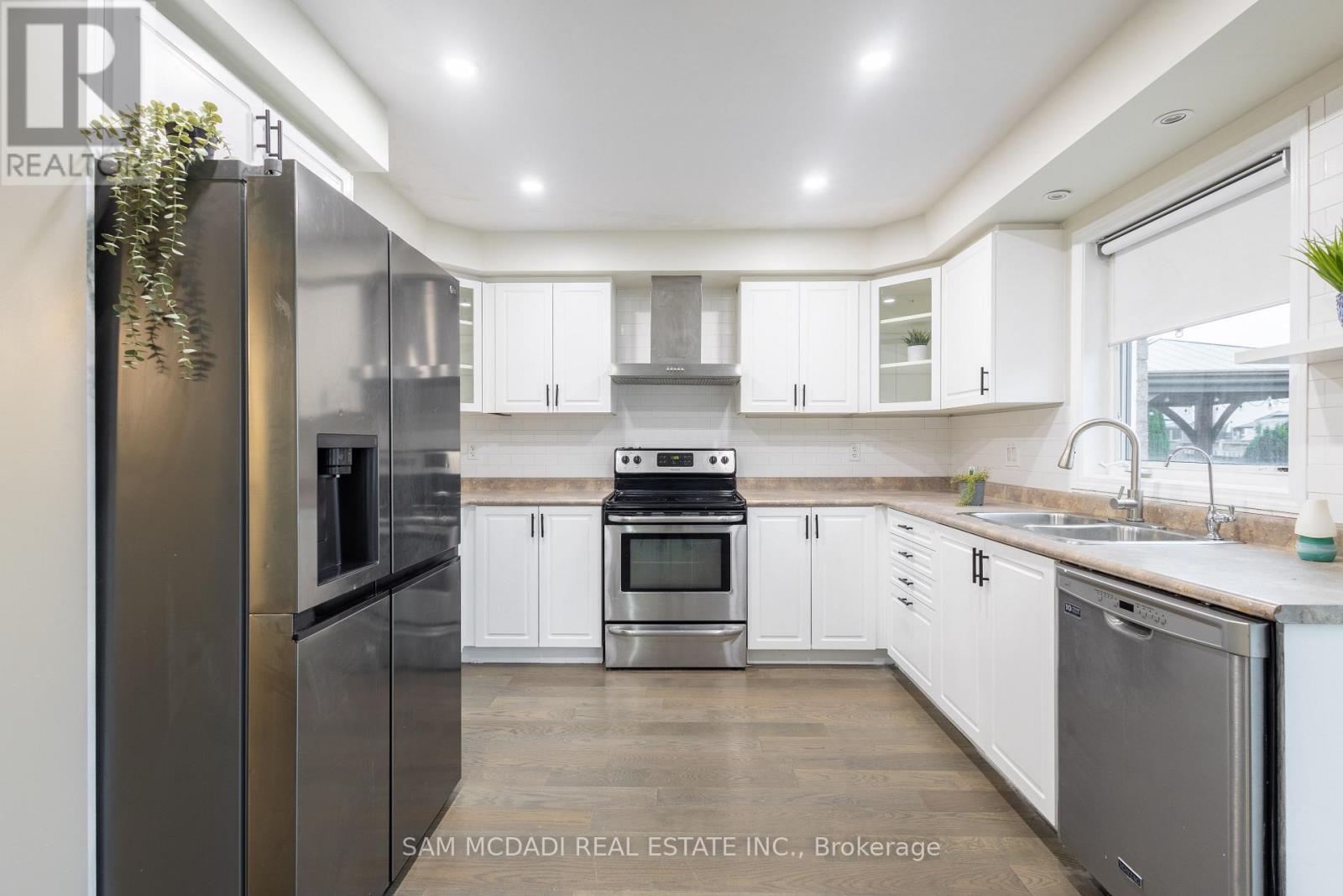 22 Lambert Crescent, Brantford, Ontario  N3T 0E5 - Photo 9 - X12599344