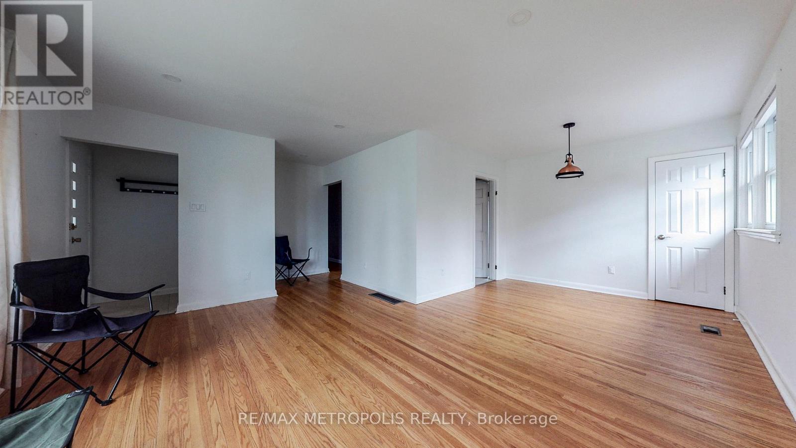 Main - 1020 Brewer Street, Peterborough Central, Ontario  K9J 5B4 - Photo 10 - X12599352