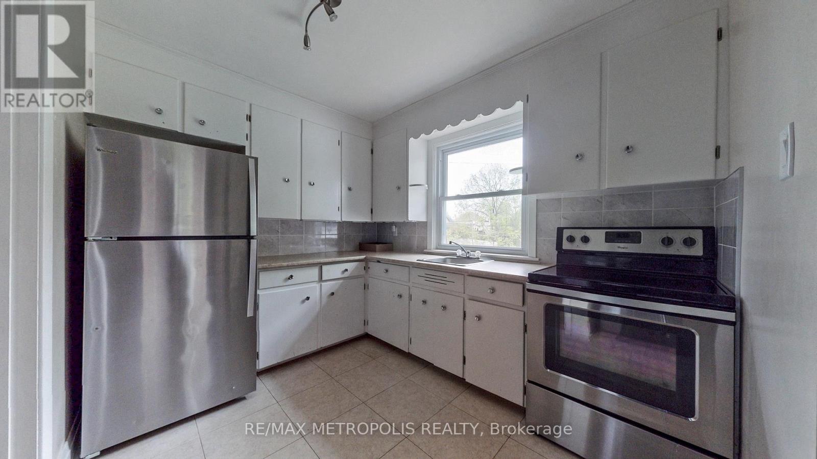 Main - 1020 Brewer Street, Peterborough Central, Ontario  K9J 5B4 - Photo 13 - X12599352