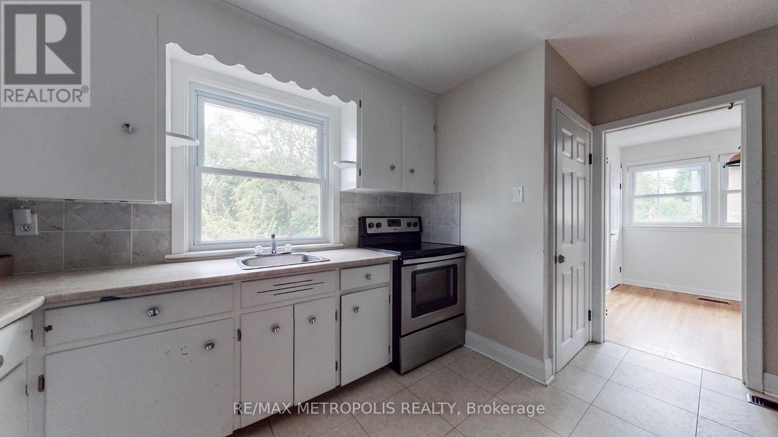 Main - 1020 Brewer Street, Peterborough Central, Ontario  K9J 5B4 - Photo 14 - X12599352