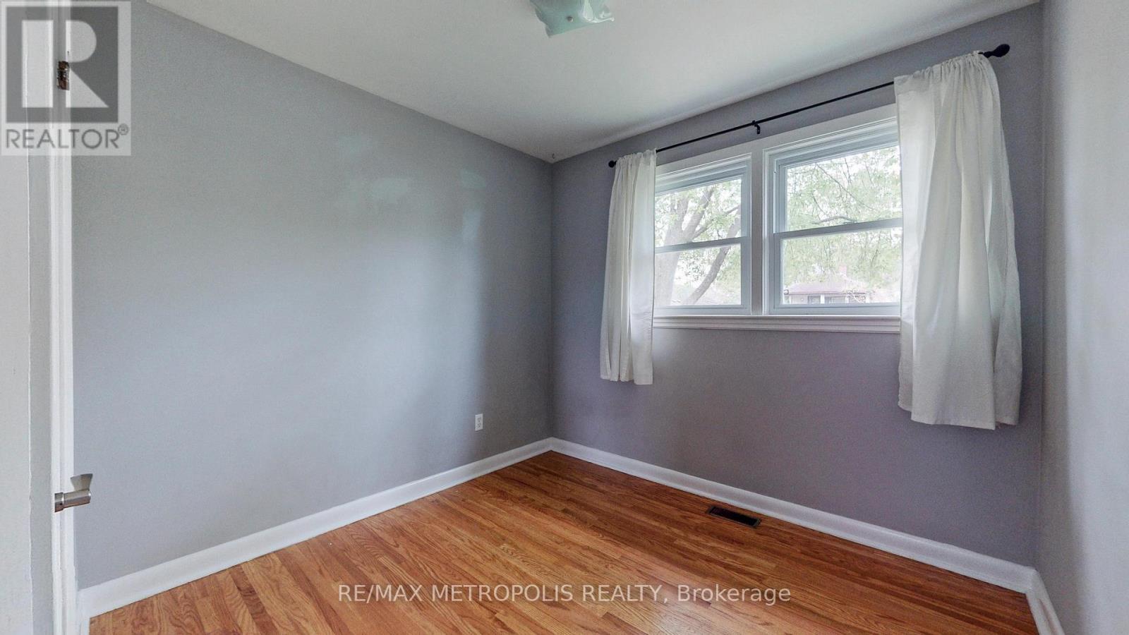 Main - 1020 Brewer Street, Peterborough Central, Ontario  K9J 5B4 - Photo 17 - X12599352