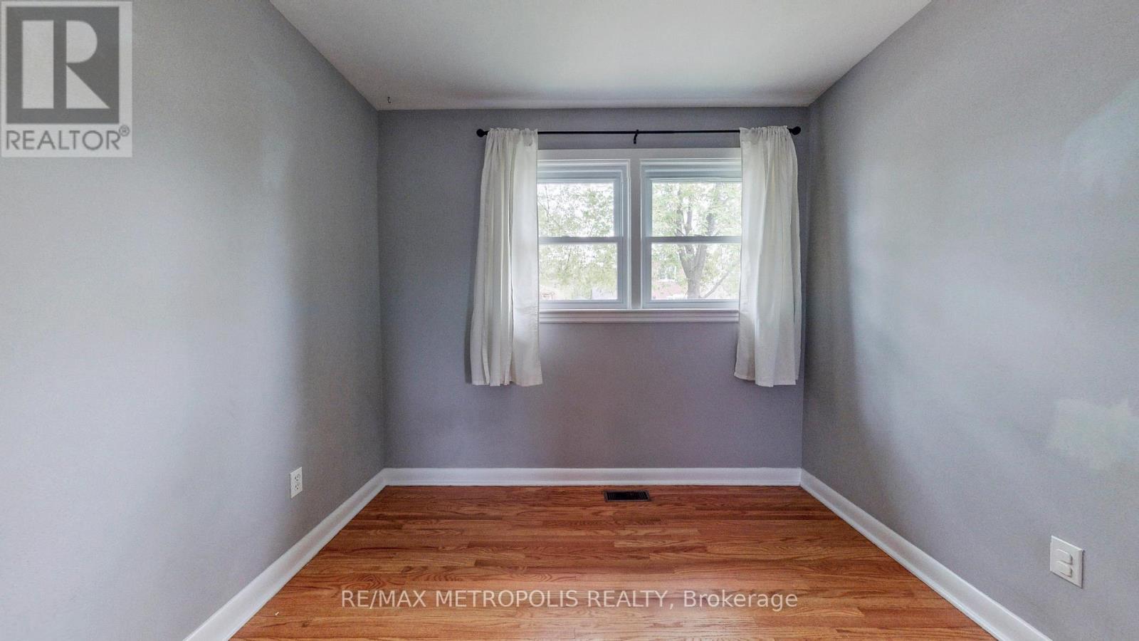 Main - 1020 Brewer Street, Peterborough Central, Ontario  K9J 5B4 - Photo 18 - X12599352