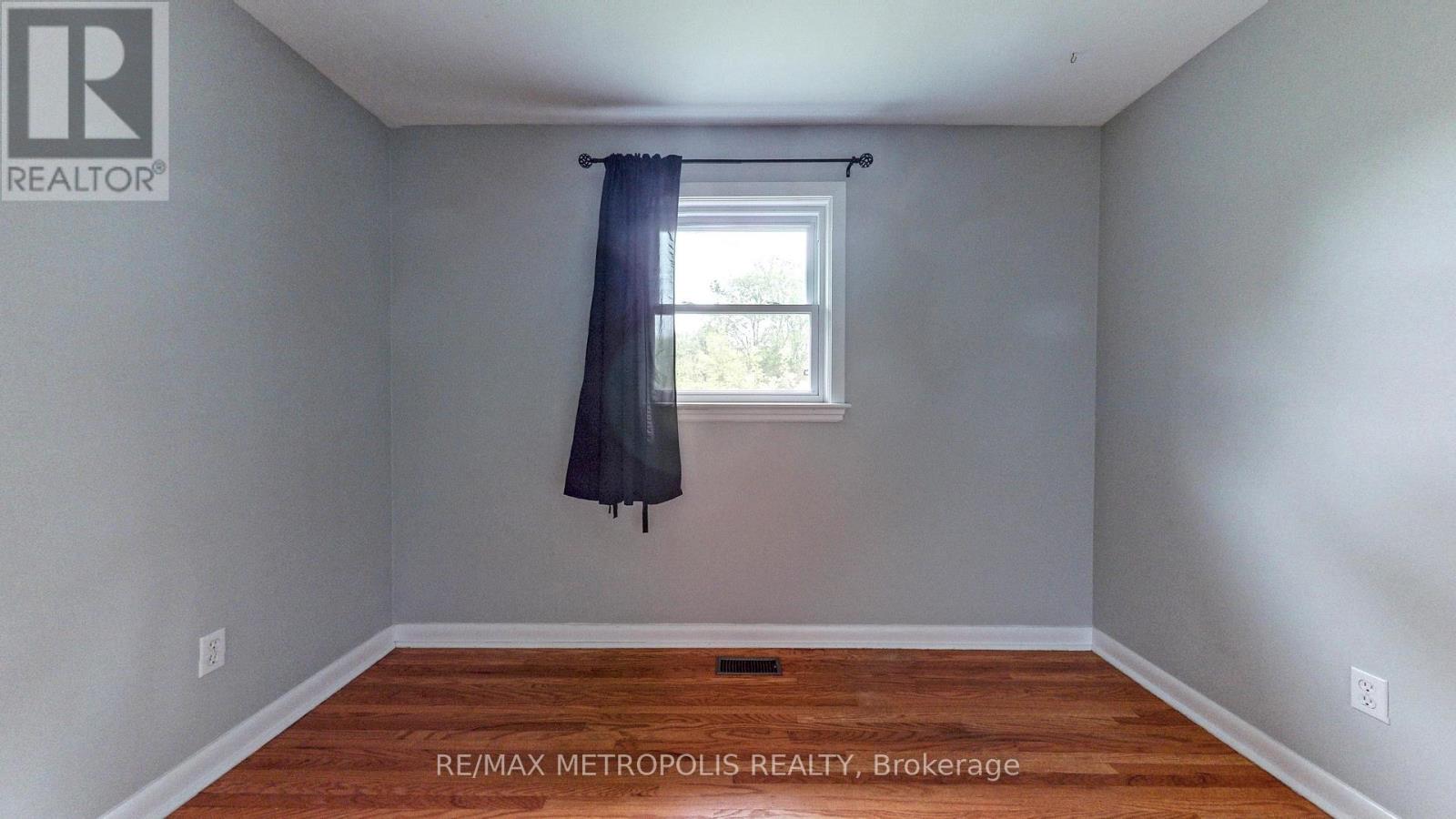 Main - 1020 Brewer Street, Peterborough Central, Ontario  K9J 5B4 - Photo 24 - X12599352