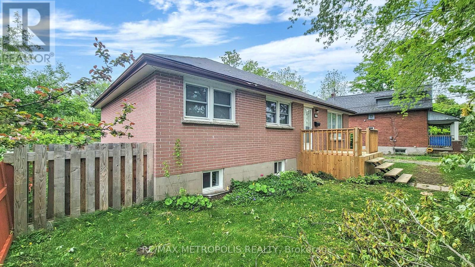 Main - 1020 Brewer Street, Peterborough Central, Ontario  K9J 5B4 - Photo 4 - X12599352