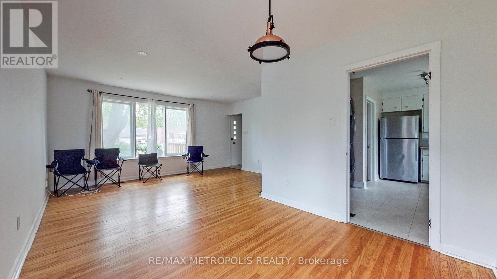 Main - 1020 Brewer Street, Peterborough Central, Ontario  K9J 5B4 - Photo 6 - X12599352