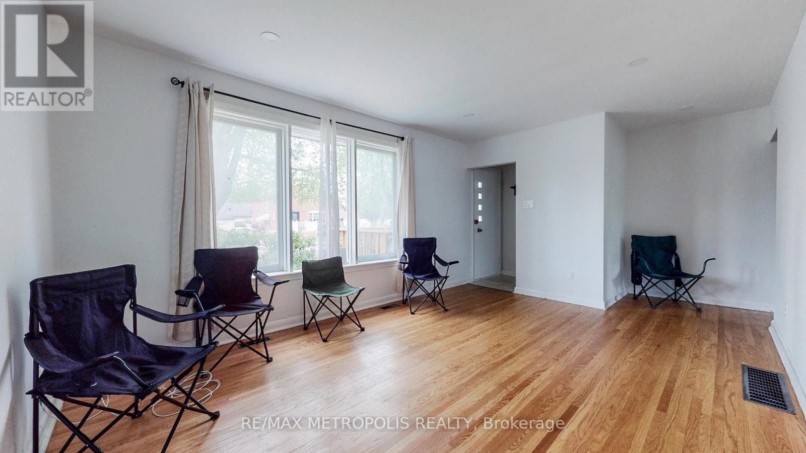 Main - 1020 Brewer Street, Peterborough Central, Ontario  K9J 5B4 - Photo 7 - X12599352