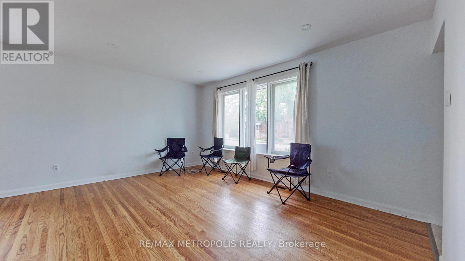 Main - 1020 Brewer Street, Peterborough Central, Ontario  K9J 5B4 - Photo 8 - X12599352