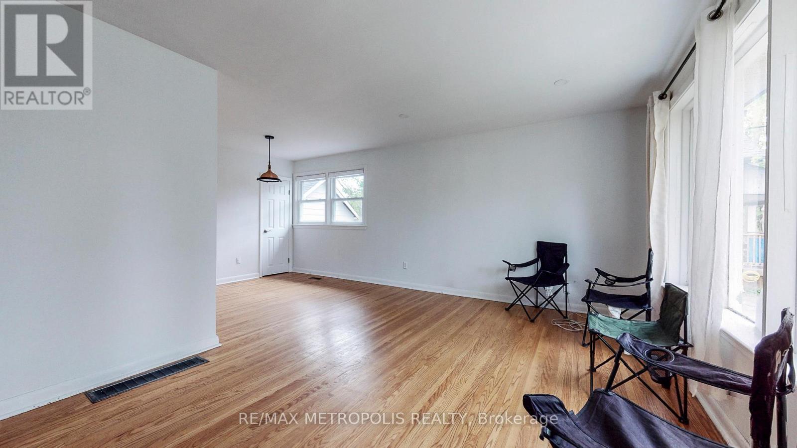 Main - 1020 Brewer Street, Peterborough Central, Ontario  K9J 5B4 - Photo 9 - X12599352