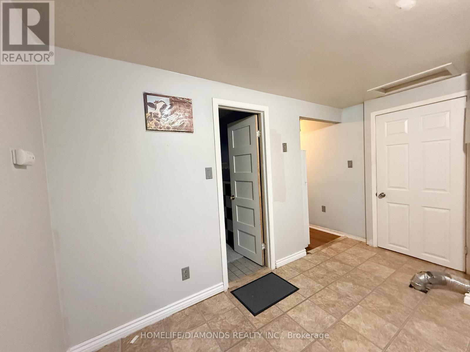 Upper - 401 Queenston Street, St. Catharines, Ontario  L2P 2Y1 - Photo 6 - X12599376