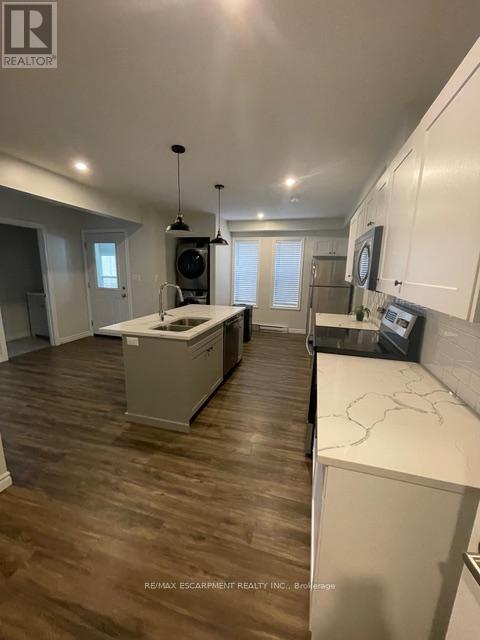 Main - 109 Waterloo Street, Kitchener, Ontario  N2H 3V5 - Photo 3 - X12599396