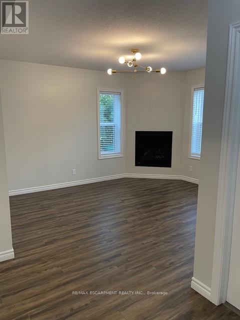 Main - 109 Waterloo Street, Kitchener, Ontario  N2H 3V5 - Photo 5 - X12599396