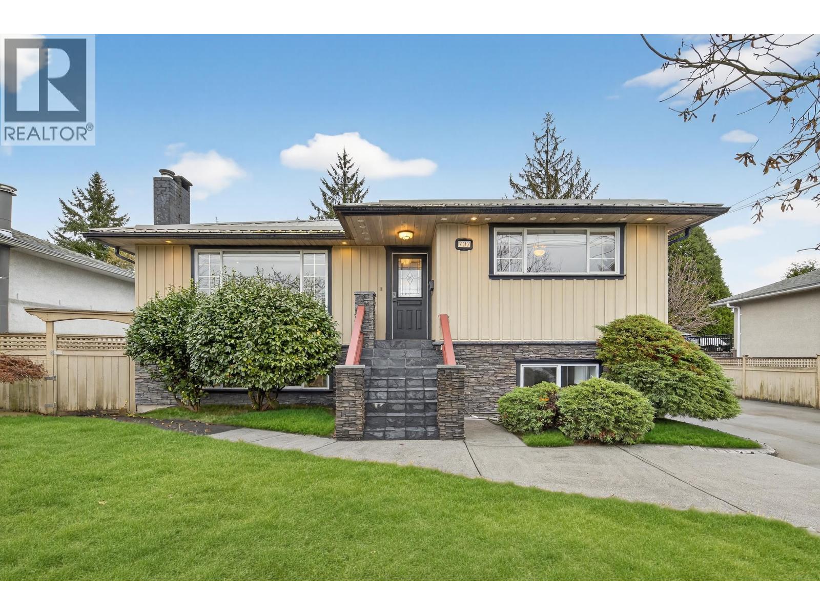 707 Newport Street, Coquitlam, British Columbia  V3J 3H7 - Photo 1 - R3071958