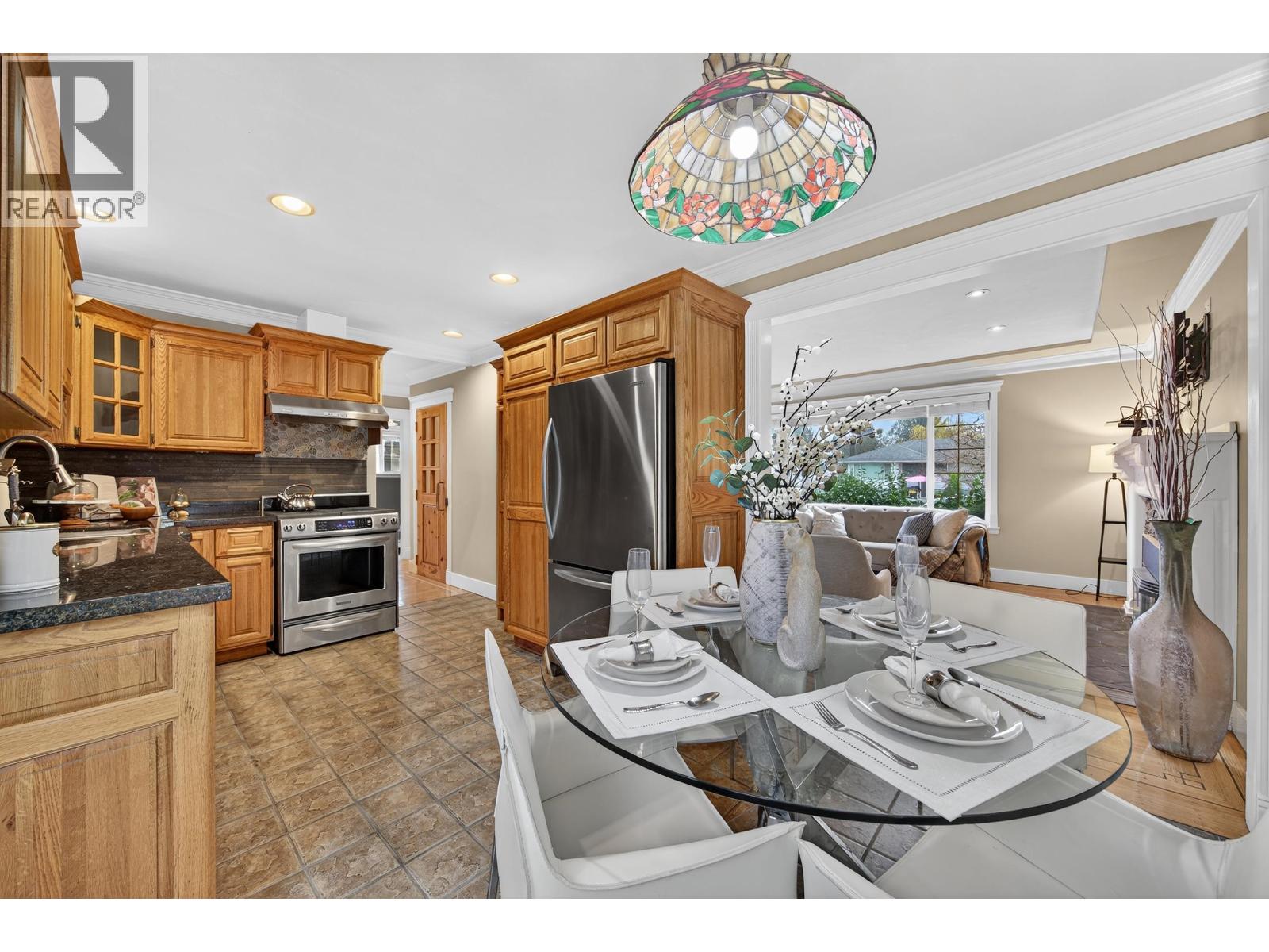 707 Newport Street, Coquitlam, British Columbia  V3J 3H7 - Photo 8 - R3071958