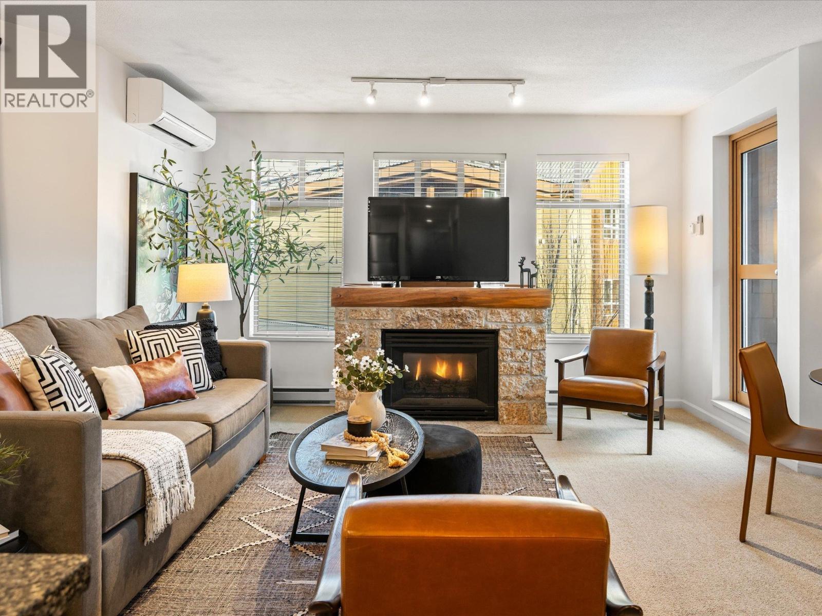 205 4338 Main Street, Whistler, British Columbia  V8E 1B4 - Photo 2 - R3071449