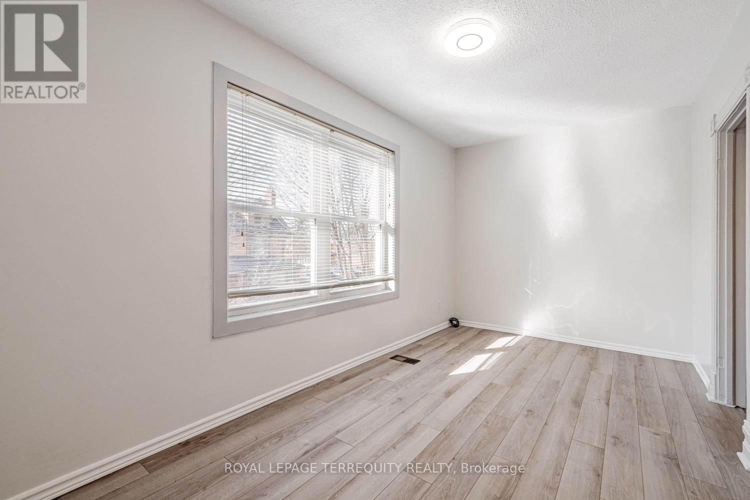 Top Floor - 171 Christie Street, Toronto, Ontario  M6G 3B3 - Photo 7 - C12599442