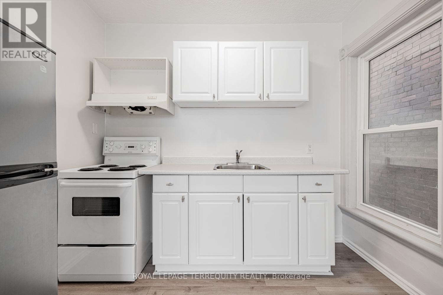 Top Floor - 171 Christie Street, Toronto, Ontario  M6G 3B3 - Photo 9 - C12599442