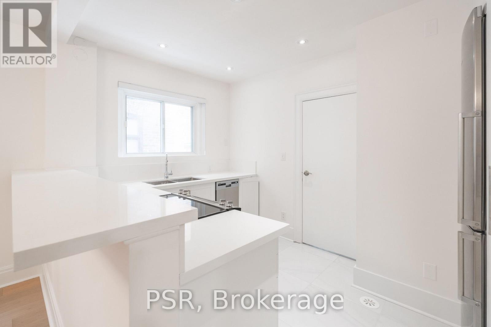 25 Coulson Avenue, Toronto, Ontario  M4V 1Y3 - Photo 13 - C12599302