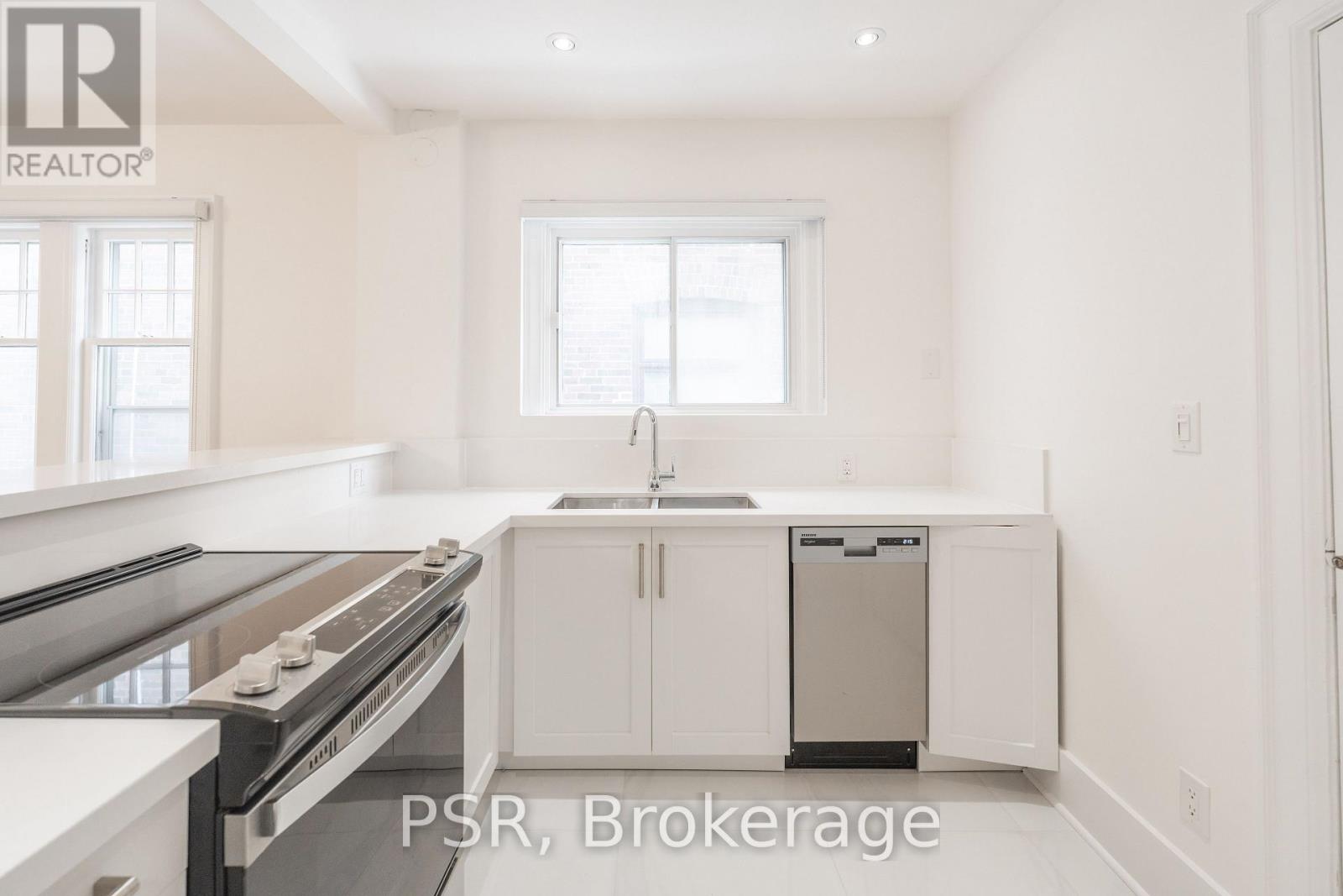 25 Coulson Avenue, Toronto, Ontario  M4V 1Y3 - Photo 14 - C12599302