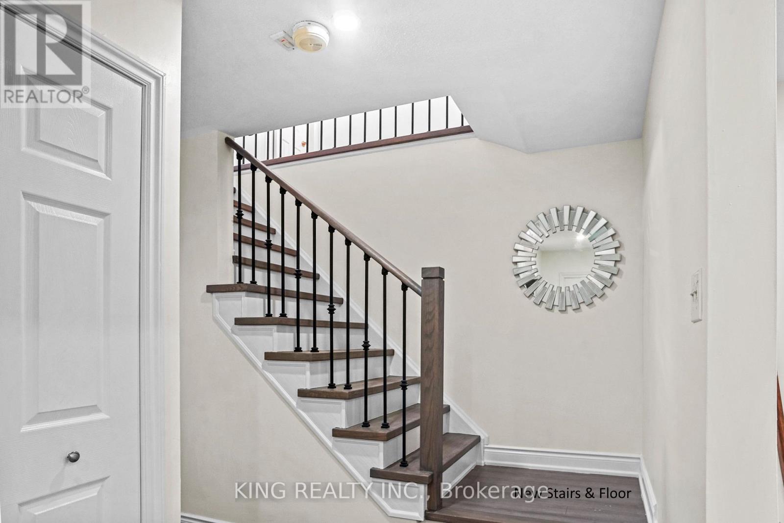 16 Wimbledon Court, Brampton, Ontario L6V 2S4 - Photo 9 - W12599456