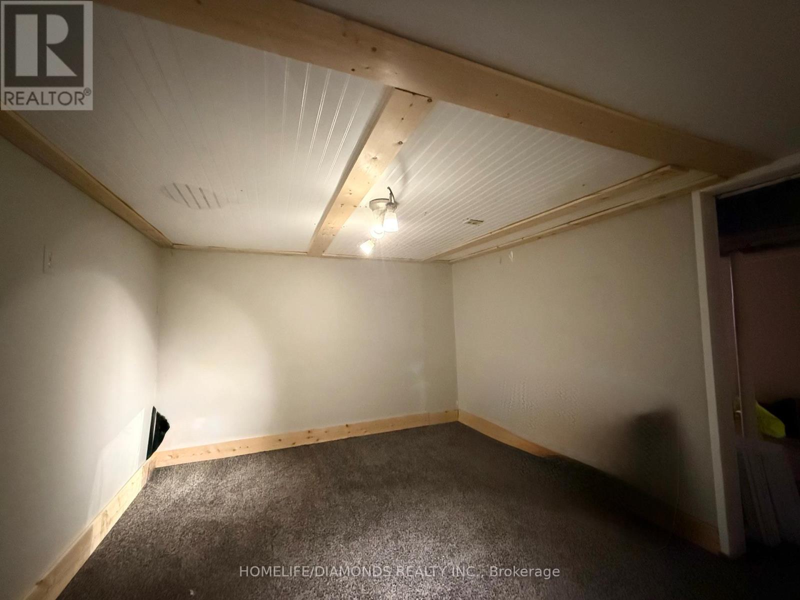 Side - 401 Queenston Street, St. Catharines, Ontario  L2P 2Y1 - Photo 7 - X12599444