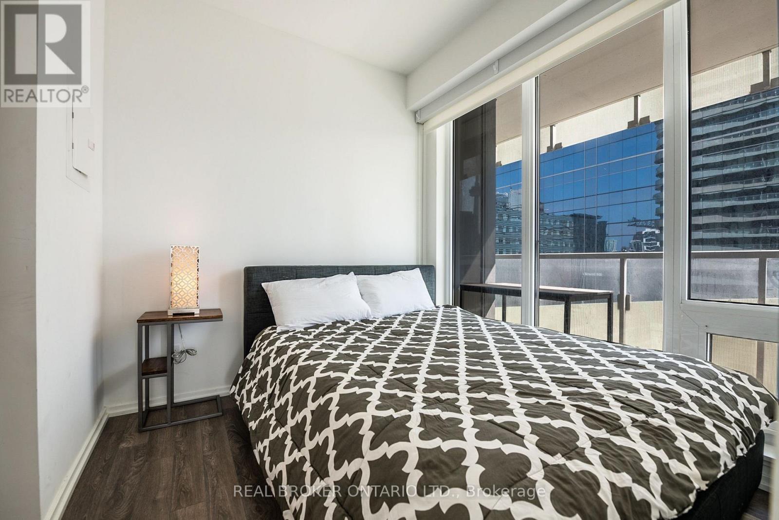 1309 - 197 Yonge Street, Toronto, Ontario  M5B 1M4 - Photo 11 - C12599528